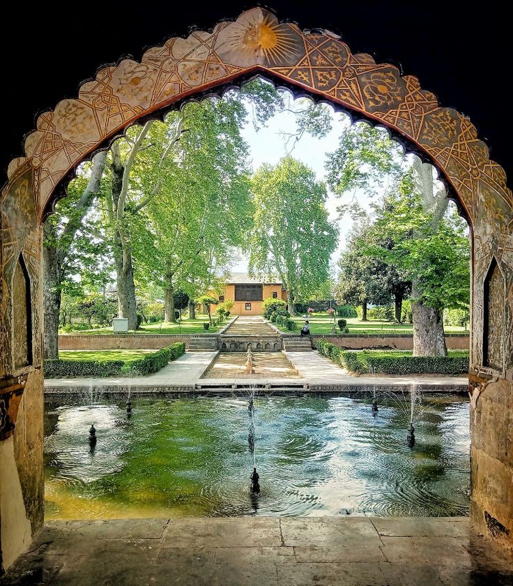 SRINAGAR 04 N + PAHALGAM 01 N + HOUSEBOAT 01 N TOUR PACKAGE image