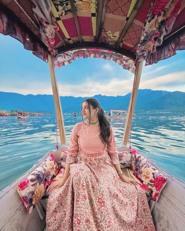 KATRA 02 + SRINAGAR 03 N + PAHALGAM 01 N + HOUSEBOAT + 01N TOUR PACKAGE image