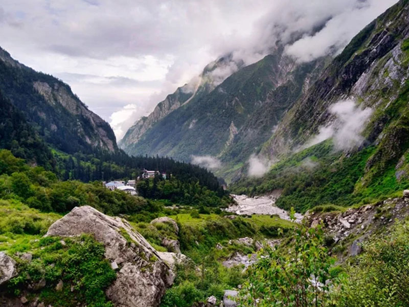 Valley of Flowers – A Stunning Himalayan Paradise of Blooming Beauty image